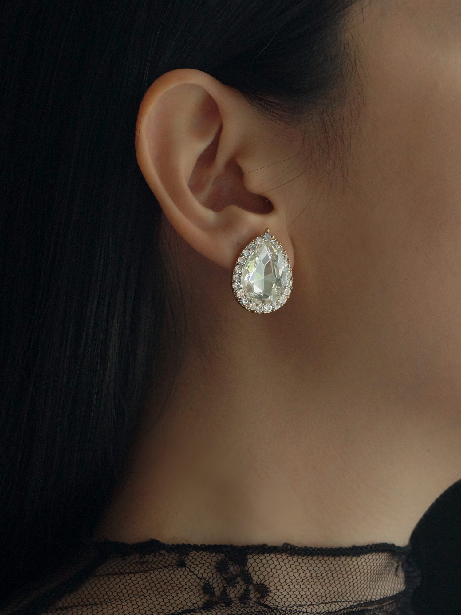 Lucy - Birnenformige Diamant Ohrstecker