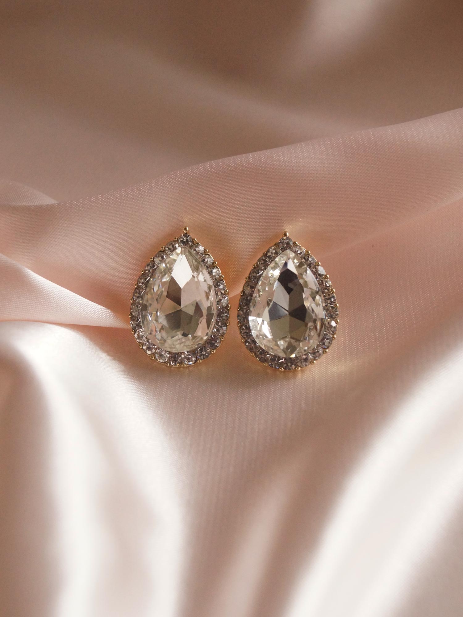 Lucy - Birnenformige Diamant Ohrstecker