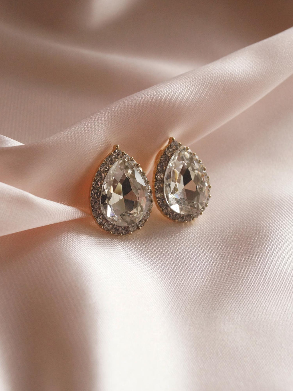 Lucy - Birnenformige Diamant Ohrstecker