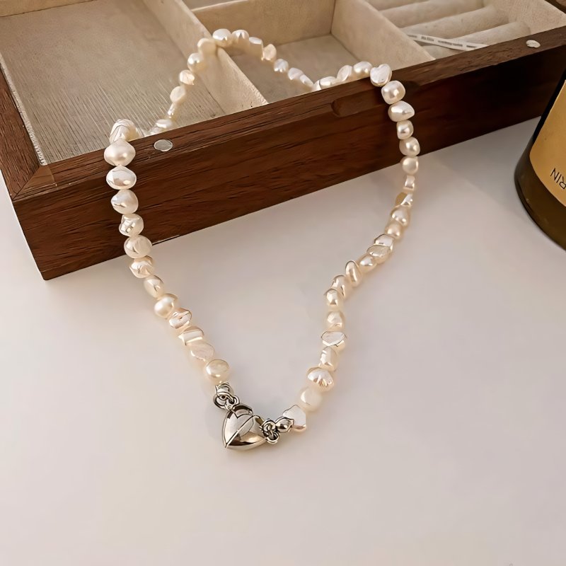 Alix – Kurze Perlenkette Love Magnet