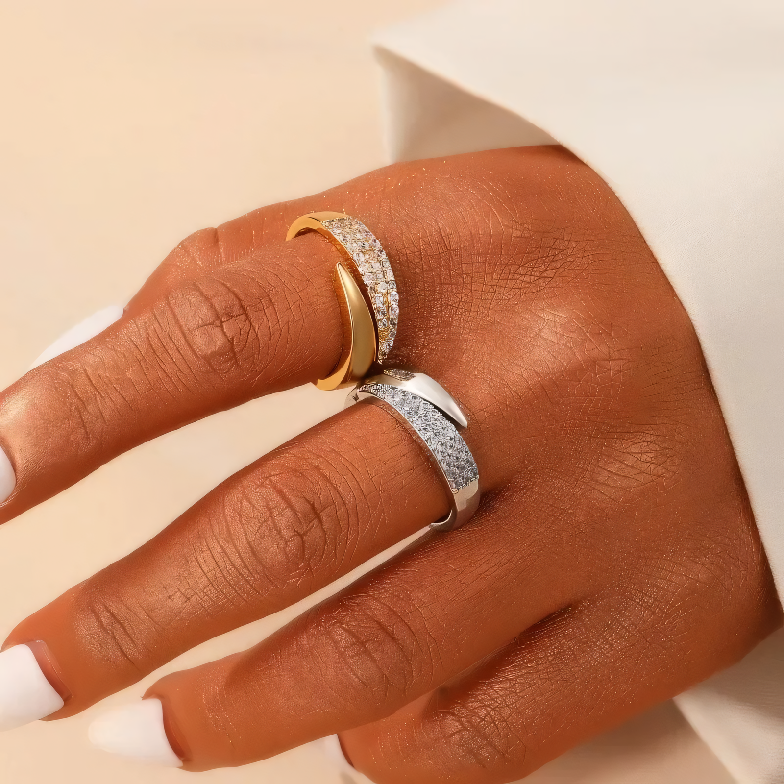 Irina – Gebogener Ring vergoldet 18K