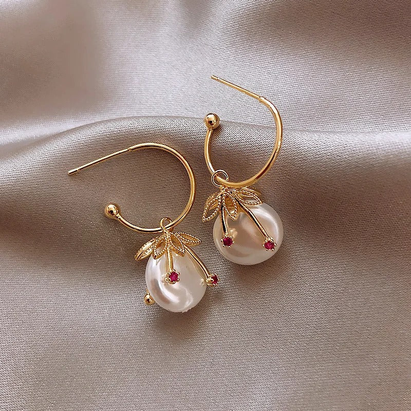 Cléa – Vintage Kirsche Ohrringe in Gold und Perle
