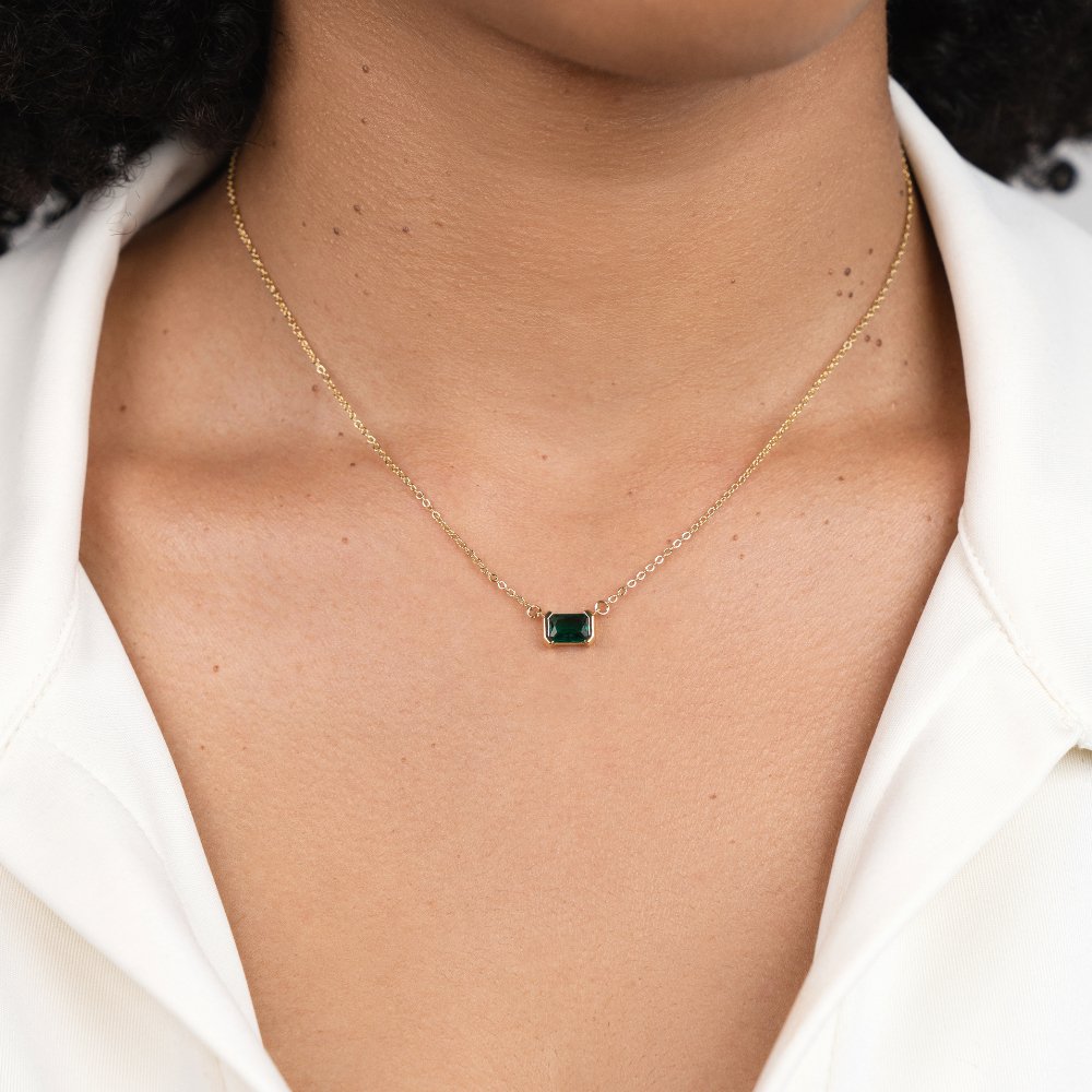 Damen Anhänger-Halskette mit Rechteckigem Stein und Zarter Kette