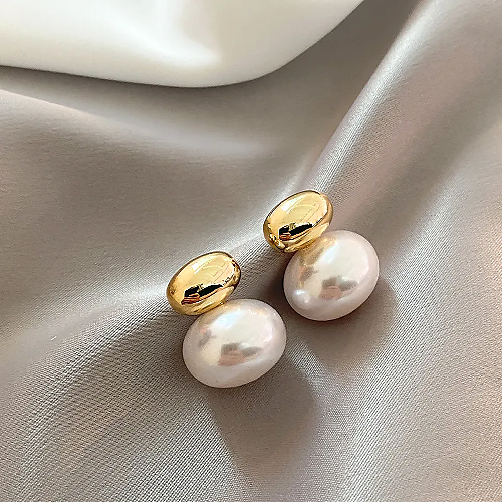 Damen Ohrstecker mit ovalem Perlendetail und zweigeteiltem Design