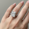 Jade – Ring mit Übergroßem Zirkon