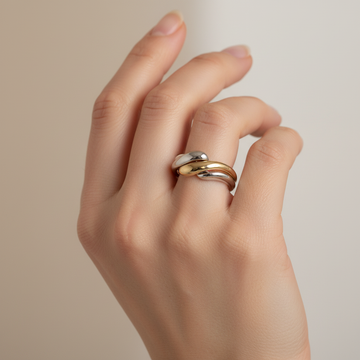 Elaine – Damenring mit unregelmäßigem Wasserwellen-Design