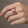 Elina – Verzauberter Goldring mit Rosa Kristall und Blumen