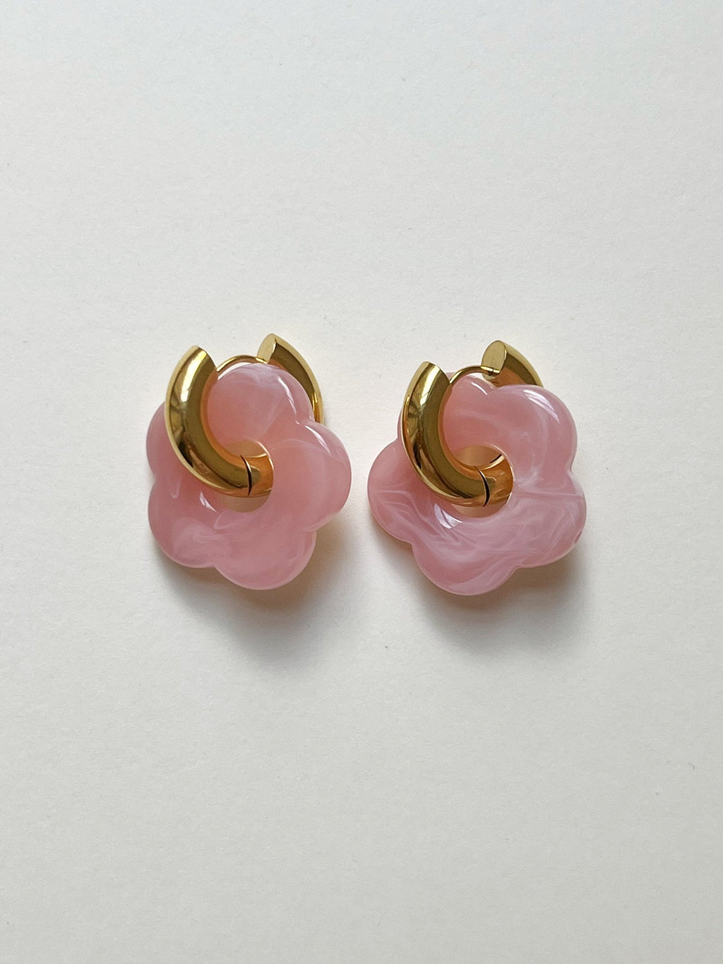 Blumige Charme Rosa Donut Creolen