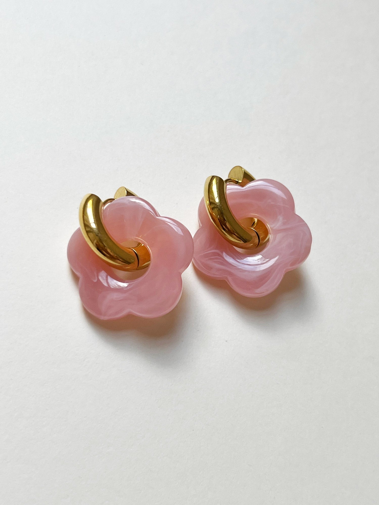 Blumige Charme Rosa Donut Creolen