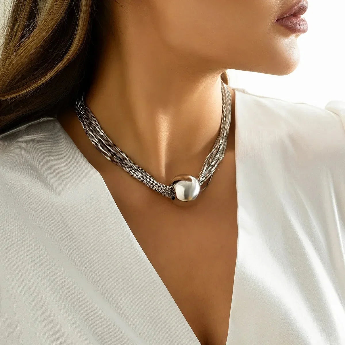 Damen 2-teiliges Halsketten- und Armband-Set mit geschichtetem Kettendesign und Kugel-Detail