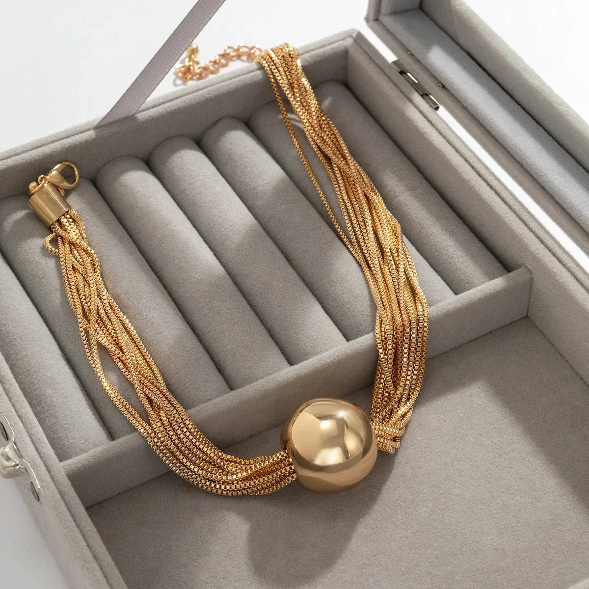 Damen 2-teiliges Halsketten- und Armband-Set mit geschichtetem Kettendesign und Kugel-Detail