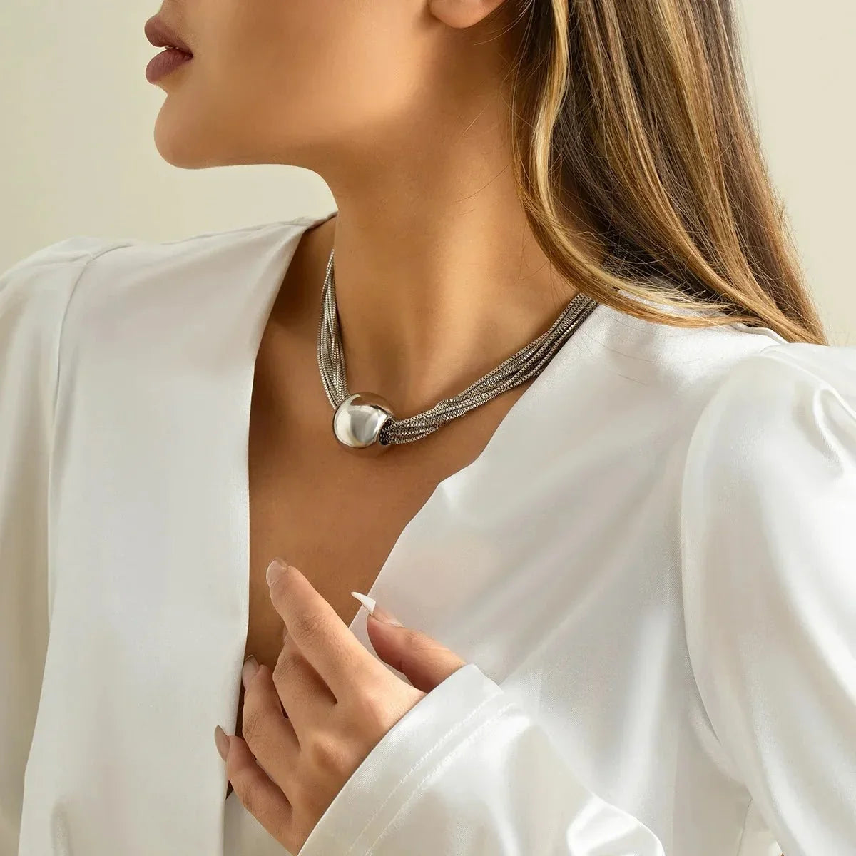 Damen 2-teiliges Halsketten- und Armband-Set mit geschichtetem Kettendesign und Kugel-Detail