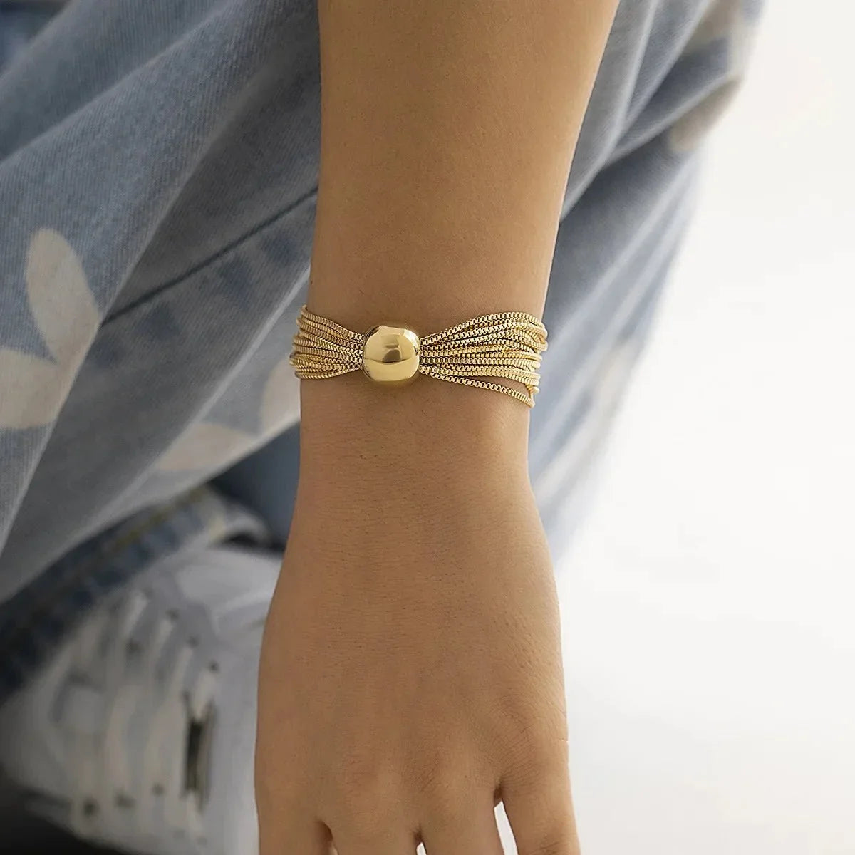 Damen 2-teiliges Halsketten- und Armband-Set mit geschichtetem Kettendesign und Kugel-Detail