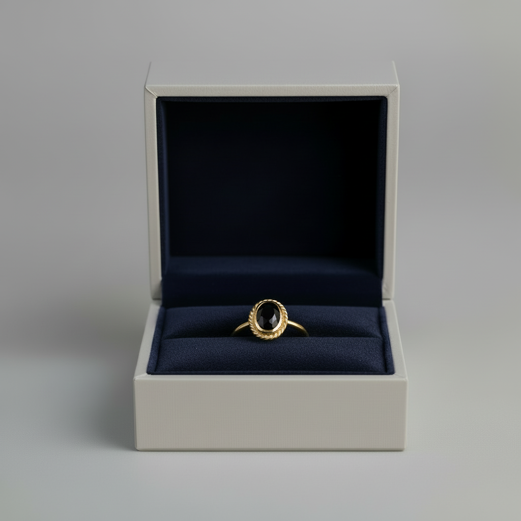Goldring mit Schwarzem Oval
