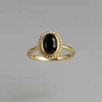 Goldring mit Schwarzem Oval