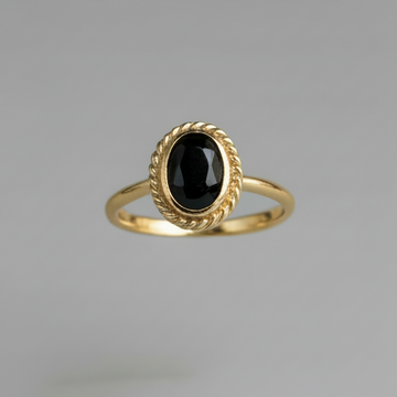 Goldring mit Schwarzem Oval