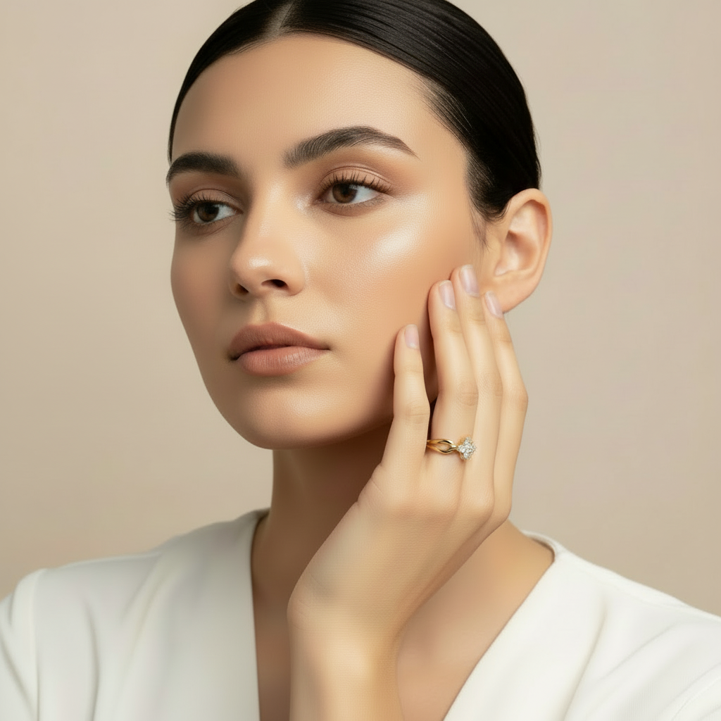 Goldring mit Kristallklee