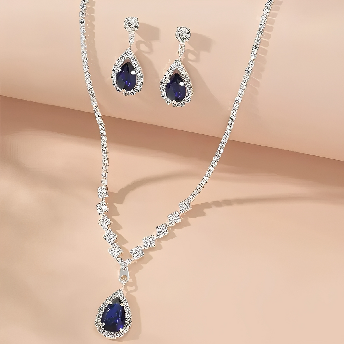 3-teiliges Damen Schmuckset mit Tropfen-Design und Steinakzenten für Halskette und Ohrringe