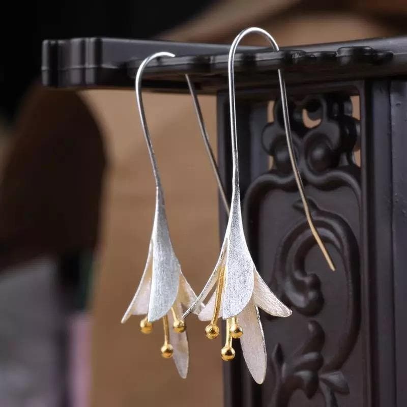 Hakenohrringe mit Jasminblüten in Silber