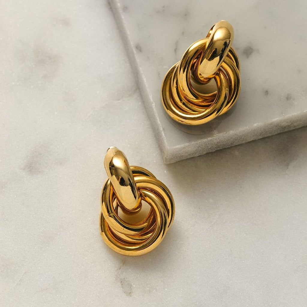 Rania – Goldene Ohrringe mit Verschlungenem Design