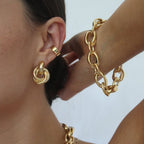 Rania – Goldene Ohrringe mit Verschlungenem Design