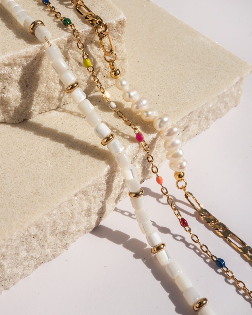 Alba - Halsband in Regenbogen und Gold